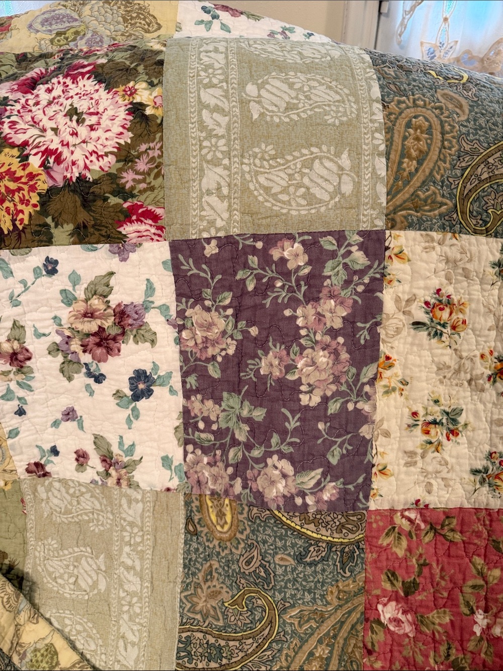 Twin Size Floral Patchwork Quilt and Sham - Picture 2 of 7